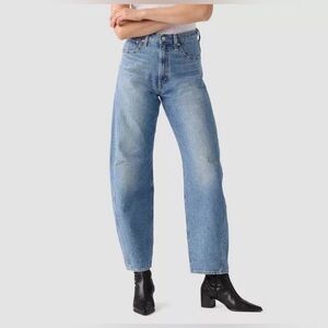 KENSIE JEANS THE JESSICA HIGH RISE BARREL DARTED KNEE LIGHT WASH SIZE 10/30 NWOT